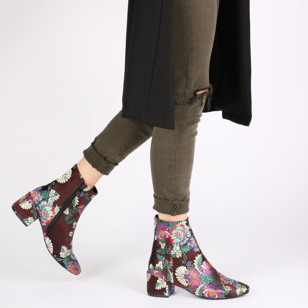 PUBLIC DESIRE ankle boots